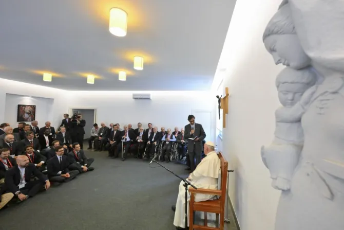البابا فرنسيس يلتقي الرهبان اليسوعيين في لشبونة-البرتغال