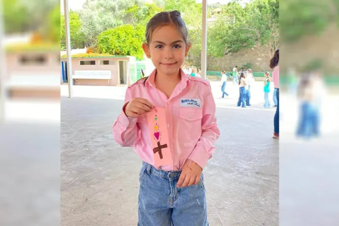 الطفلة اللبنانيّة نايا حنّا التي فارقت الحياة بعد إصابتها برصاصة طائشة في بلدة الحدت، جبل لبنان