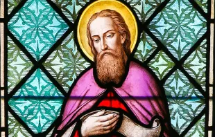 لوحة زجاجيّة للقدّيس يعقوب بن حلفى في كنيسة القدّيس فيتوس، براغ-تشيكيا مصدر الصورة: jorisvo/Shutterstock