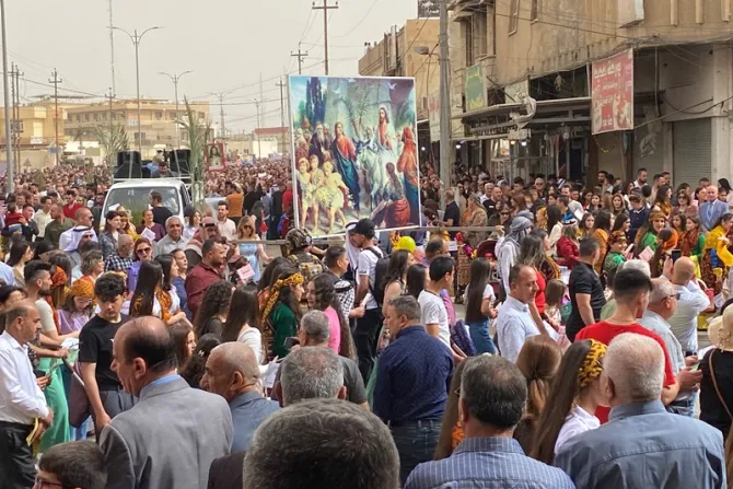 أكثر من 25000 شخص في قضاء الحمدانية (قرةقوش)-العراق بمناسبة دخول الرب يسوع إلى أورشليم 5