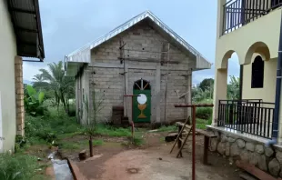 كابيلا القدّيس جبرائيل غير المكتملة في ألاماتو، الكاميرون مصدر الصورة: أيوني إيمانويل