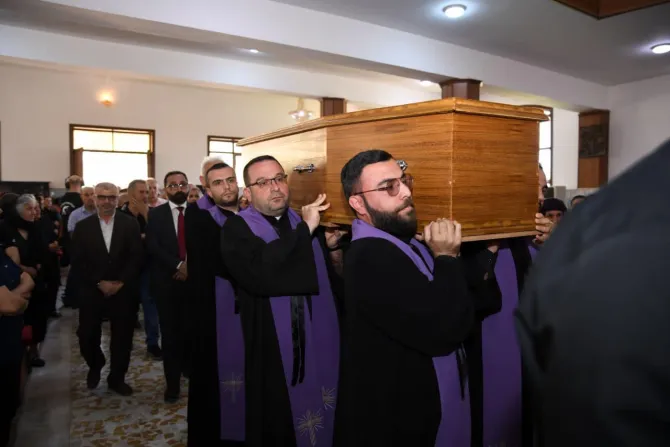 من مراسم جنازة الأب فرنسيس شير في كنيسة الشهداء بشقلاوا-العراق