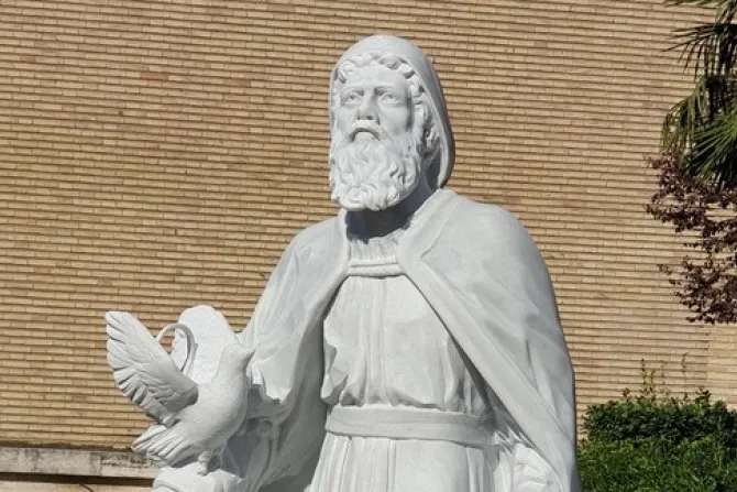 تمثال مار أفرام السرياني في حديقة جامعة اللاتران الحبريّة-روما