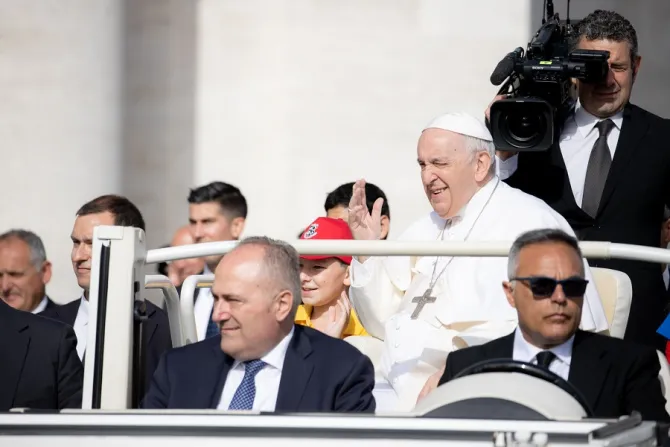 البابا فرنسيس في مقابلته العامة مع المؤمنين-صورة