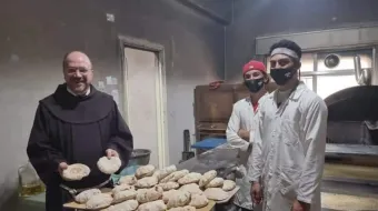سوريا: مشروع «خمسة أرغفة وسمكتان» يحتفل بتوزيع 200 ألف وجبة طعام Provided by: Latin Parish of St. Francis