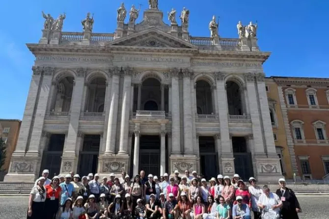 إرساليّة العائلة المقدّسة في فرنسا تنظّم رحلة حجّ مثمرة إلى إيطاليا