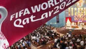 كنيسة سيّدة الورديّة في الدوحة وعلم مونديال قطر 2022