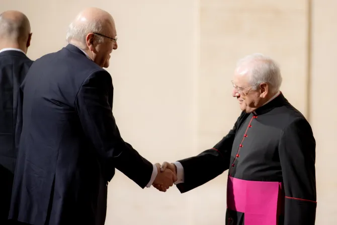 مراسم استقبال رئيس الوزراء اللبناني نجيب ميقاتي صباح اليوم في الفاتيكان