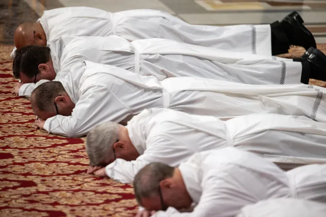 بدأت الخدمة الشمّاسيّة في الكنيسة الأولى عقب تزايُد أعداد المؤمنين وتعاظُم احتياجاتهم