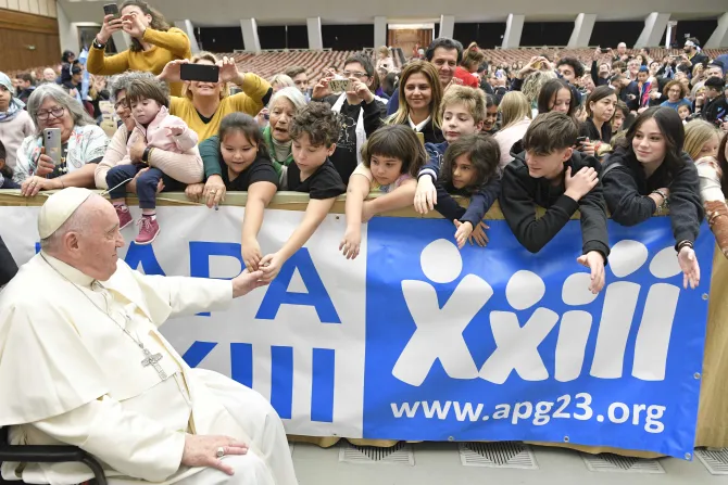 البابا فرنسيس يستقبل أطفال جماعة البابا يوحنا الثالث والعشرين