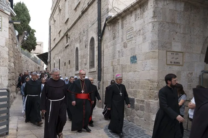من مسيرة الصلاة في شوارع القدس القديمة