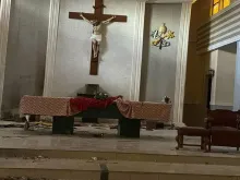 مذبح القديس فرنسيس كزافييه أوو أبرشية أوندو الكاثوليكية بعد هجوم 5 يونيو 2022.