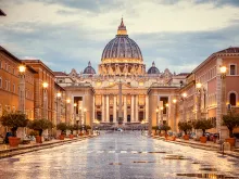 بازيليك القديس بطرس في الفاتيكان والشارع المؤدّي إليها