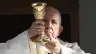البابا فرنسيس محتفلًا بالذبيحة الإلهيّة في قبرص في العام 2021