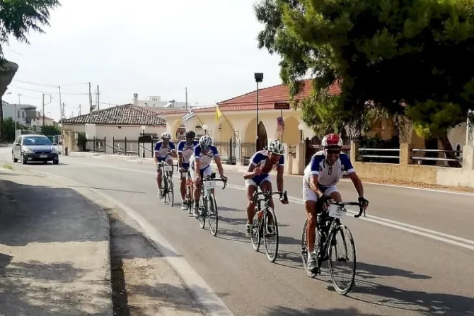 حجّاج إيطاليّون يحضرون إلى الأراضي المقدّسة على درّاجات إحياءً لذكرى مرشدهم الروحي