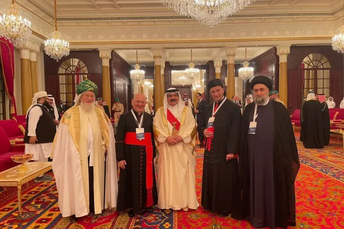 الراعي يلتقي الملك البحريني