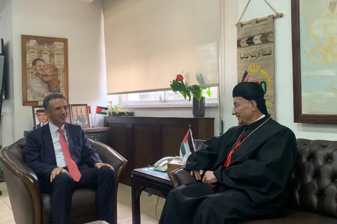 الراعي يلتقي وزير السياحة الأردني نايف الفايز في المملكة الأردنيّة الهاشميّة