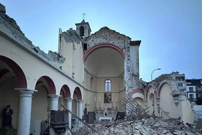 صور الدمار الذي لحق بكاتدرائيّة سيّدة البشارة في إسكندرون في ⁧‫تركيا‬⁩ جراء ⁧‫الزلزال‬⁩ المدمّر-غلاف