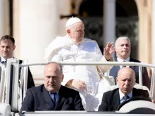 البابا فرنسيس يحيّي المؤمنين صباح اليوم في ساحة القديس بطرس-الفاتيكان