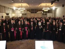 المشاركون في مؤتمر «الكنيسة في الشرق الأوسط: متجذّرون في الرجاء» الذي انعقد في العاصمة القبرصيّة نيقوسيا
