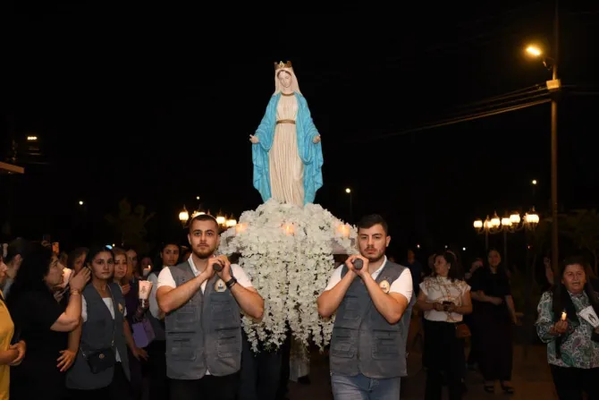 احتفاليّة تتويج مريم العذراء ملكة الكون في دير مار يوسف للابتداء في عنكاوا، أربيل