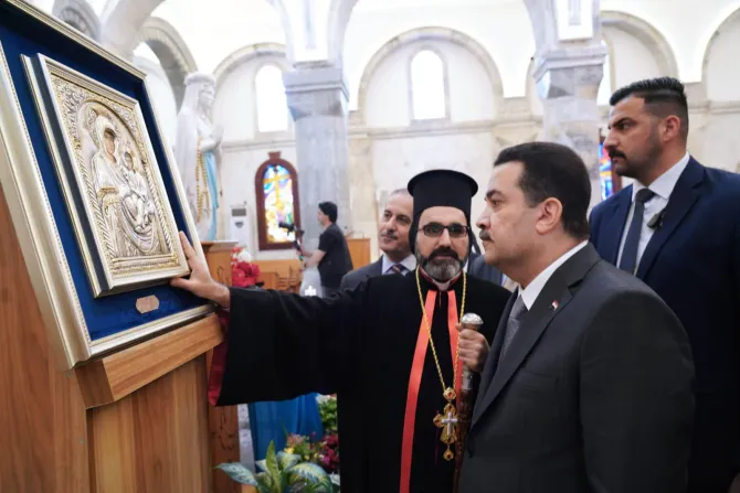 رئيس الوزراء العراقي يزور كنيسة الطاهرة الكبرى في بغديدا