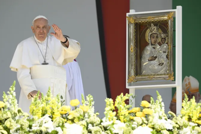 البابا فرنسيس يترأس الذبيحة الإلهيّة في ساحة كوسوث لايوث ببودابست