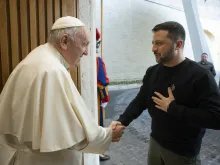 البابا فرنسيس يلتقي الرئيس الأوكراني فولوديمير زيلينسكي في الفاتيكان
