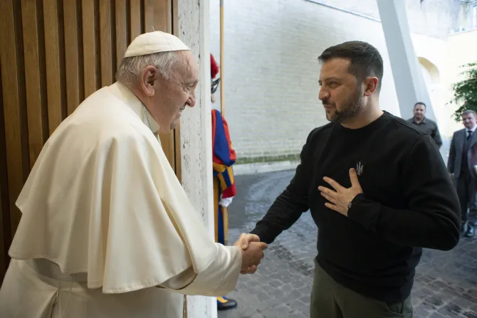 البابا فرنسيس يلتقي الرئيس الأوكراني فولوديمير زيلينسكي في الفاتيكان