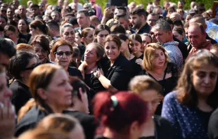 من مراسم دفن عددٍ من ضحايا حريق العرس في بغديدا، العراق مصدر الصورة: إذاعة صوت السلام