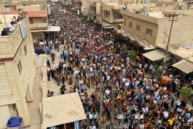 أكثر من 25000 شخص في قضاء الحمدانية (قرةقوش)-العراق بمناسبة دخول الرب يسوع إلى أورشليم 2