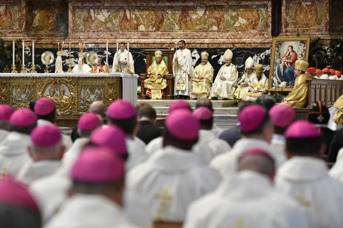 العبسي يترأّس الذبيحة الإلهيّة في بازيليك القدّيس بطرس الفاتيكانيّة بمشاركة بطاركة آخرين