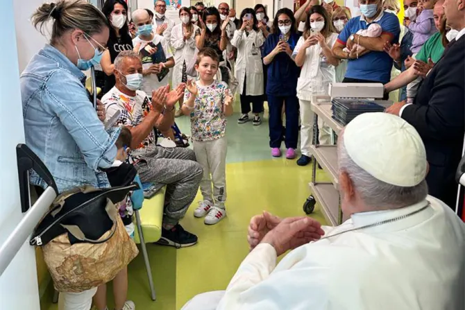 البابا فرنسيس يزور صباح اليوم القسم الخاص بمعالجة الأورام وجراحة الأعصاب للأطفال