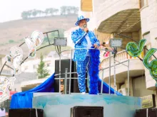 كرنفال مرمريتا يجمع مسيحيي سوريا احتفالًا بعيد انتقال مريم العذراء