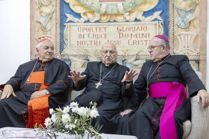 أفلين يلتقي البطريرك المتقاعد ميشيل صبّاح في بلدة الطيبة، رام الله