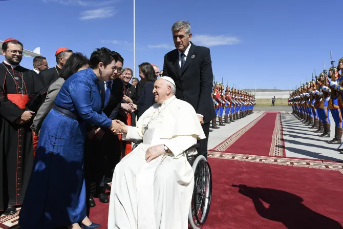 البابا فرنسيس يختتم رحلته إلى منغوليا