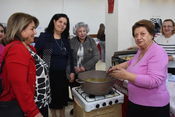 سوق خيري لسيّدات كنيسة أم النّور للسريان الأرثوذكس في عنكاوا