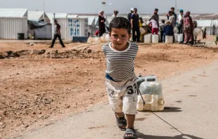 يُمثّل اليوم العالميّ للعمل الإنسانيّ فرصةً للدعوة إلى حماية المدنيّين مصدر الصورة: الصليب الأحمر الدوليّ