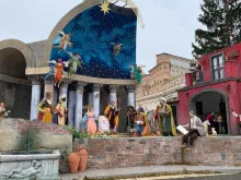 المغارة الميلاديّة في ساحة القدّيس بطرس