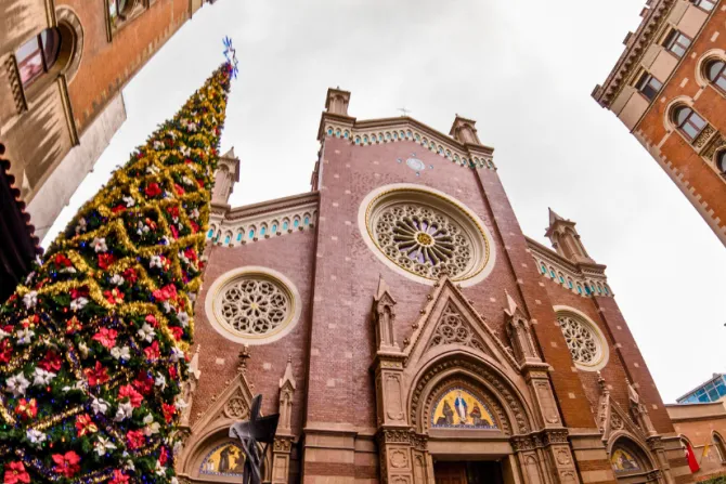 من أجواء عيدَي الميلاد ورأس السنة في كنيسة القدّيس أنطونيوس البدواني في شارع الاستقلال-تركيا عام 2024