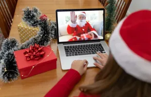 على الشباب الرجوع إلى ذواتهم والعمل لضمان حياتهم الأبديّة حيث لا مكان للتكنولوجيا مصدر الصورة: vectorfusionart/Shutterstock