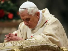 البابا بنديكتوس السادس عشر