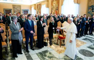 البابا لاوون الرابع عشر يلتقي في القصر الرسوليّ الفاتيكانيّ اليوم المشاركين في مؤتمر «الذكاء الاصطناعيّ ورعاية بيتنا المشترك» مصدر الصورة: فاتيكان ميديا