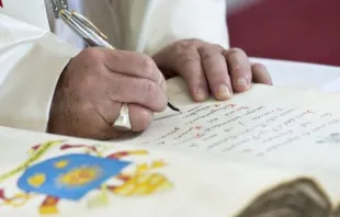 كانت اللاتينية اللغة المركزية في الكنيسة الكاثوليكية، في الليتورجيا والإدارة الكنسية على السواء مصدر الصورة: فاتيكان ميديا