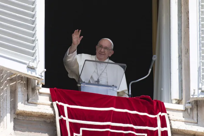 البابا فرنسيس يتلو ظهر اليوم صلاة التبشير الملائكي في الفاتيكان