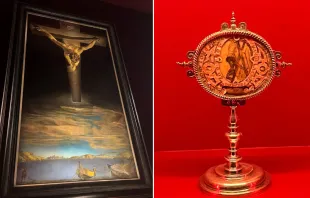 رسم للمسيح المصلوب بريشة القدّيس يوحنّا الصليب (إلى اليمين) ولوحة المسيح للقدّيس يوحنّا الصليب من أعمال سلفادور دالي (إلى اليسار) مصدر الصورة: رومي الهبر/آسي مينا