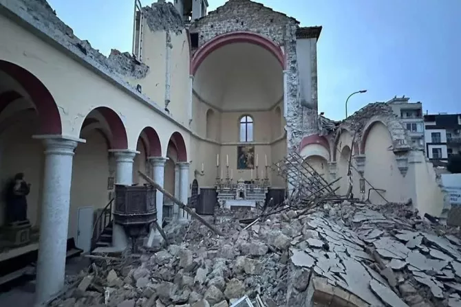 صور الدمار الذي لحق بكاتدرائيّة سيّدة البشارة في اسكندرون في ⁧‫تركيا‬⁩ جراء ⁧‫الزلزال‬⁩ المدمّر