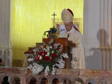 الراعي يترأّس القدّاس الإلهيّ في المقرّ البطريركيّ الصيفيّ-الديمان.