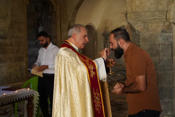 صور من أوّل قدّاس في كنيسة مسكنته المدمّرة في الموصل