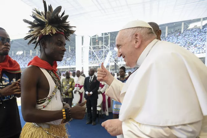 لقاء البابا فرنسيس مع الشبيبة وأساتذة التعليم المسيحي في ملعب الشهداء بكينشاسا، عاصمة الكونغو الديمقراطيّة-غلاف